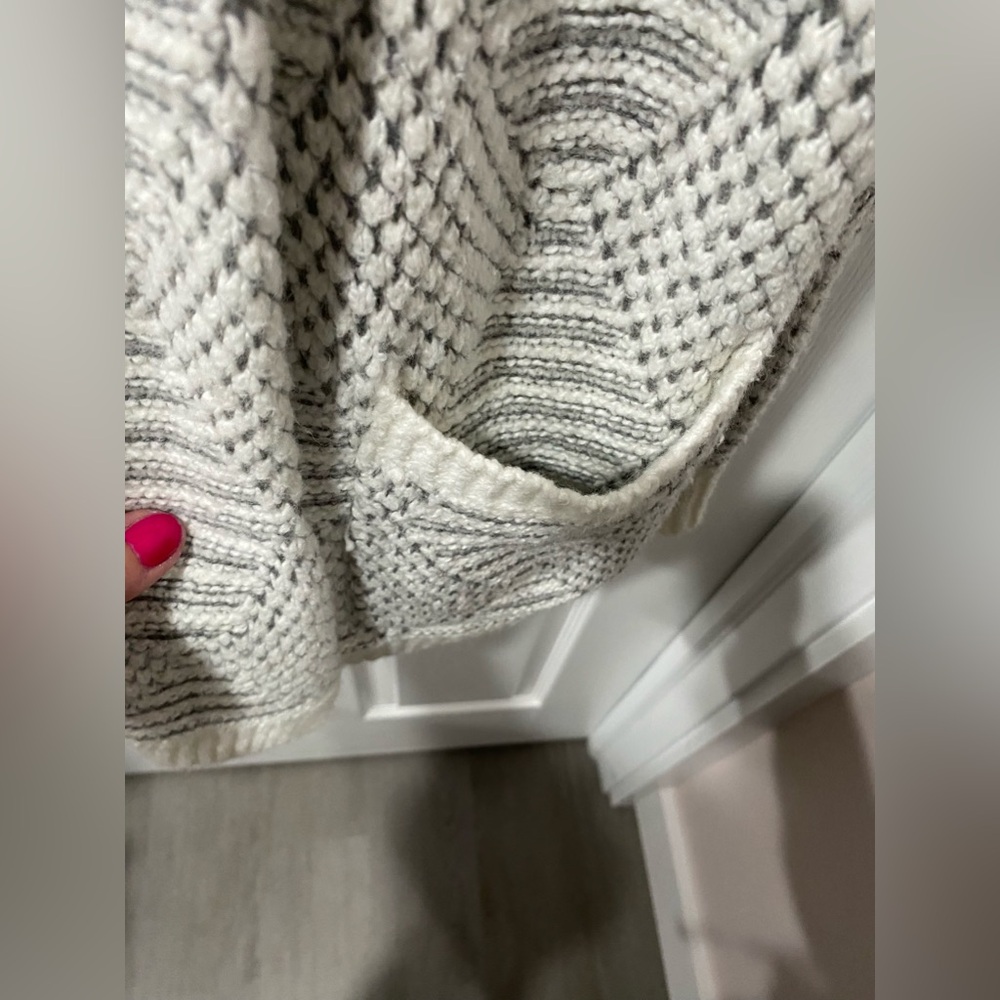 A New Day women’s cardigan, gray, off white, cozy, size XL, good condition. - Picture 2 of 8